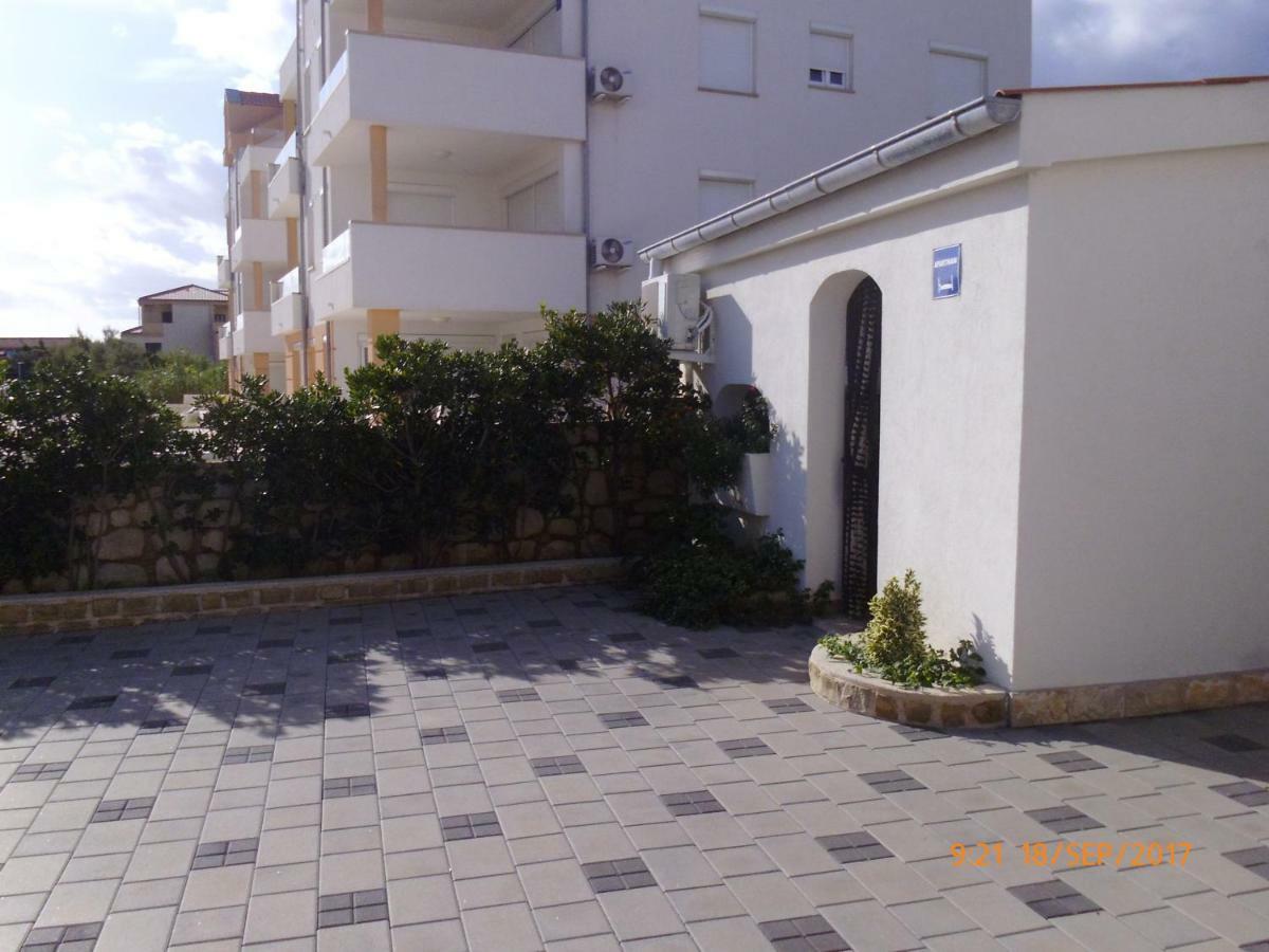 Apartments Lidija Pag Town Exterior photo