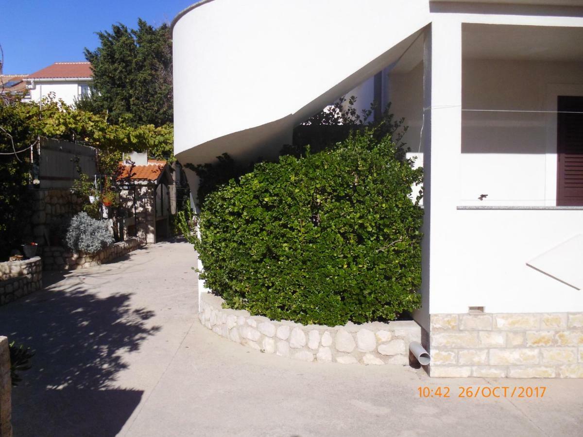 Apartments Lidija Pag Town Exterior photo